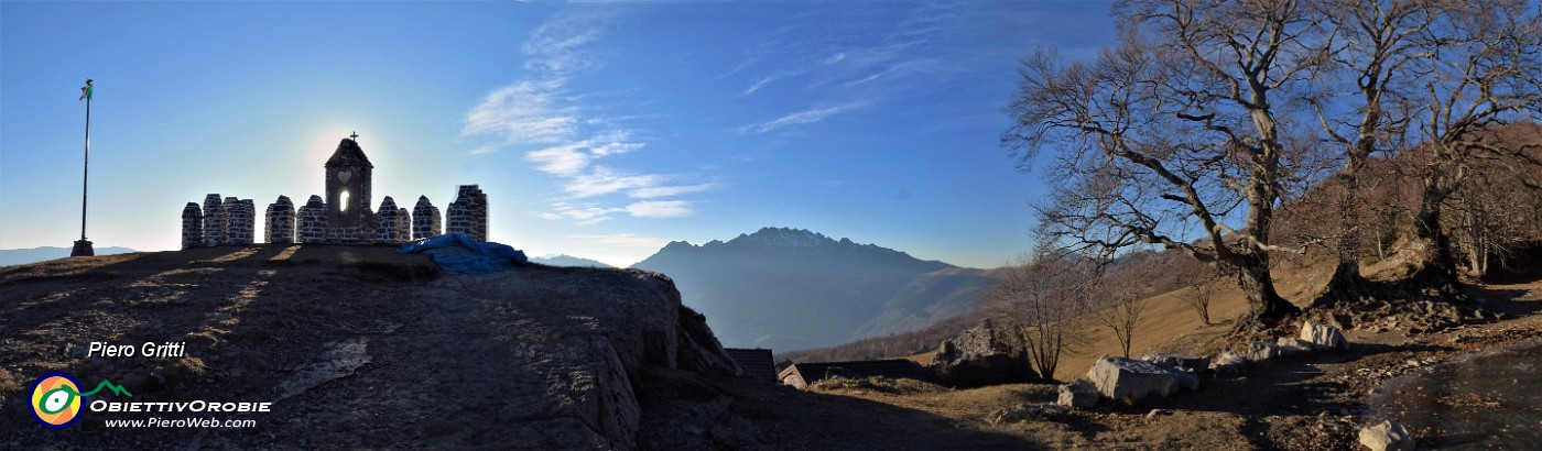 66 Tempietto circondato da  dolmen accanto ai Tre Faggi con vista in Resegone.jpg